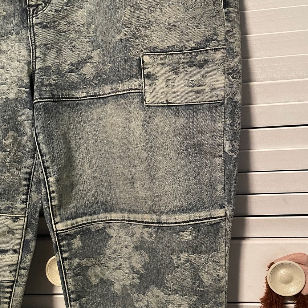 So Slimming Chico’s Crop Patchwork Jeans Size 2 L - image 7